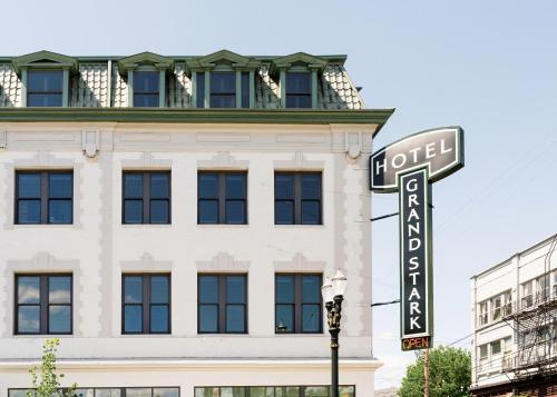 Hotel Grand Stark - image 2