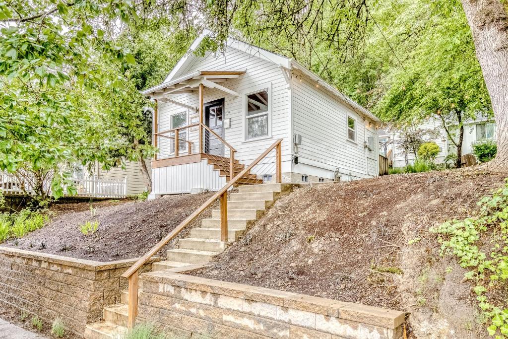 Corbett Cottage - main image