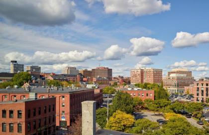 Aloft Portland Maine - image 9