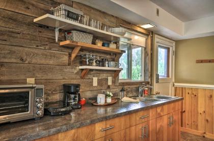 Cozy Studio with Deck - 9 Mi to Dtwn Portland! - image 18