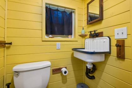 Tiny Digs Arthur House - image 14