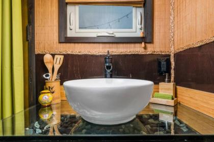 Tiny Digs Bamboo House - image 15