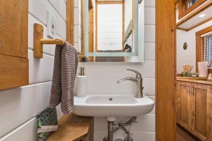 Tiny Digs Zen House - image 17
