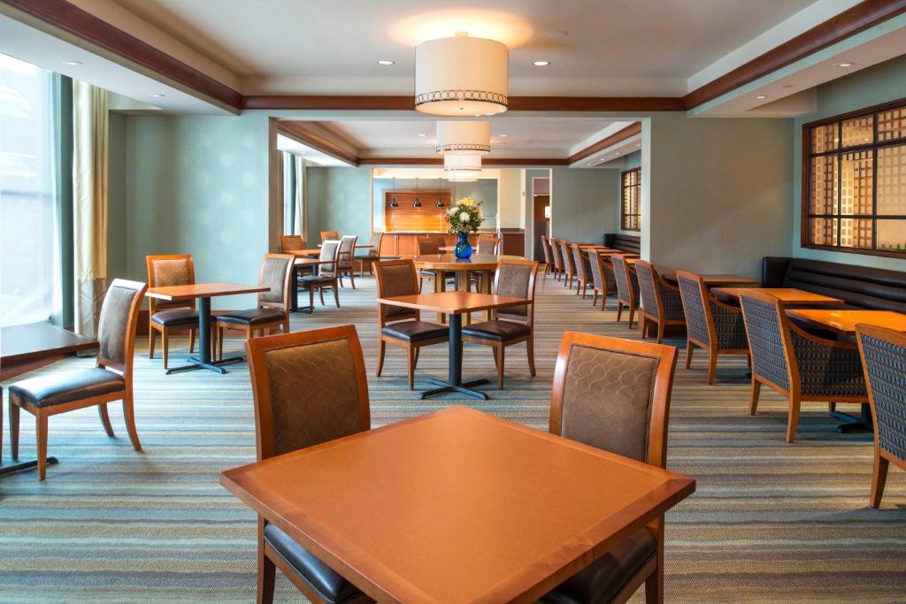 Hilton Garden Inn Portsmouth Downtown - image 4
