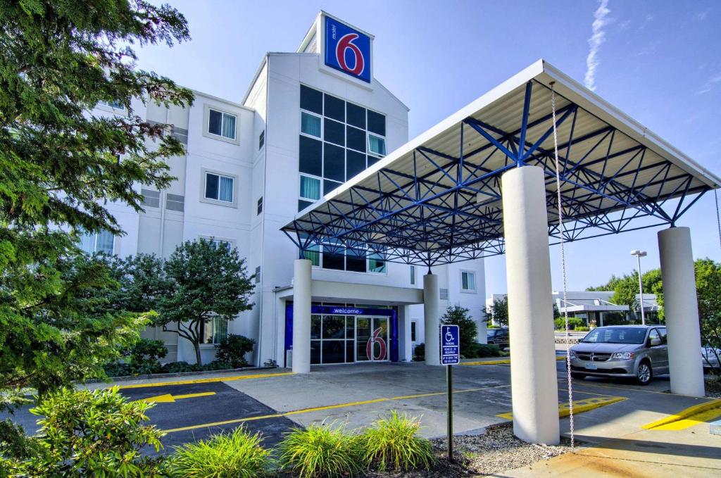 Motel 6-Portsmouth NH - main image