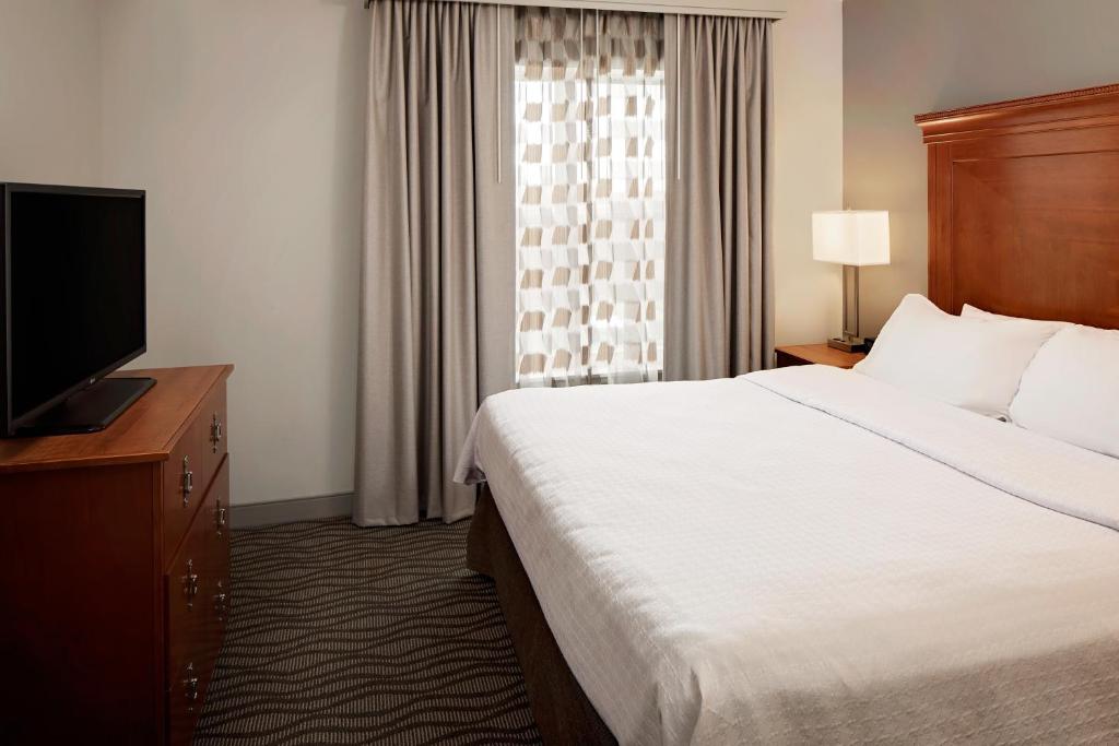 Homewood Suites by Hilton Portsmouth - image 2