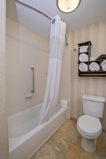 Hampton Inn Portsmouth Central - image 2