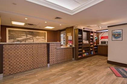 Hampton Inn Portsmouth Central - image 8