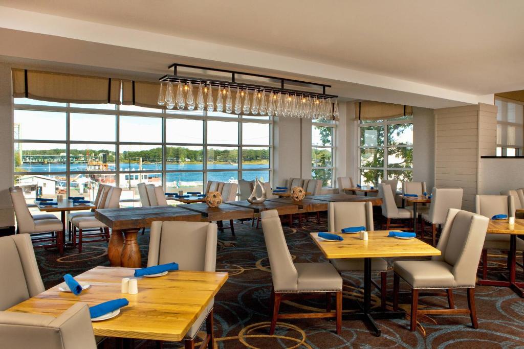 Sheraton Portsmouth Harborside Hotel - main image