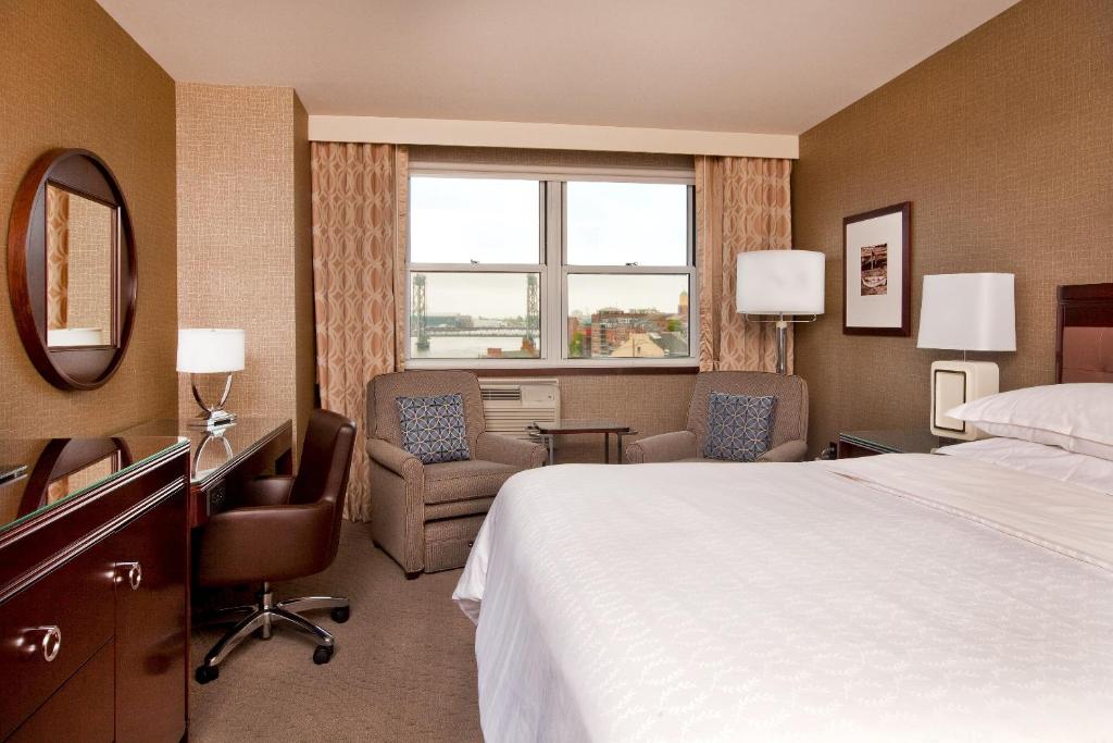 Sheraton Portsmouth Harborside Hotel - image 2