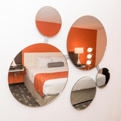 Howard Johnson by Wyndham Portsmouth - image 3