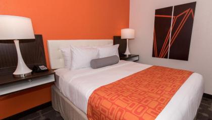 Howard Johnson by Wyndham Portsmouth - image 5