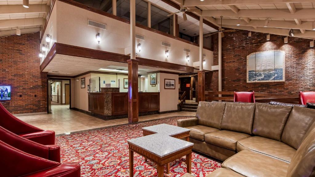 Best Western Plus Portsmouth Hotel & Suites - image 6