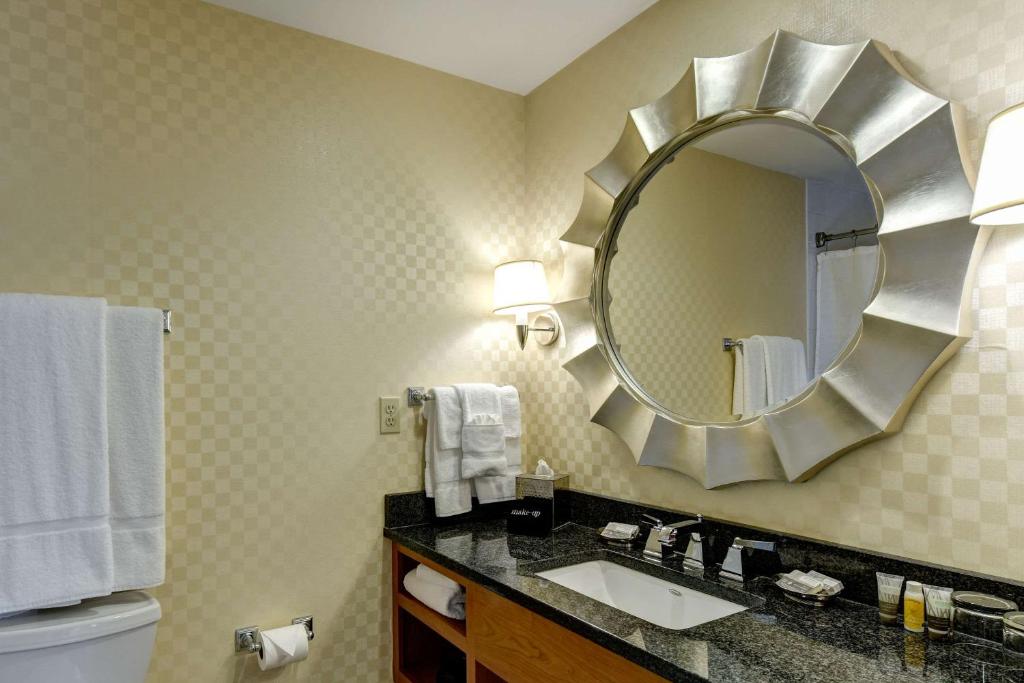 Port Inn and Suites Portsmouth Ascend Hotel Collection - image 4
