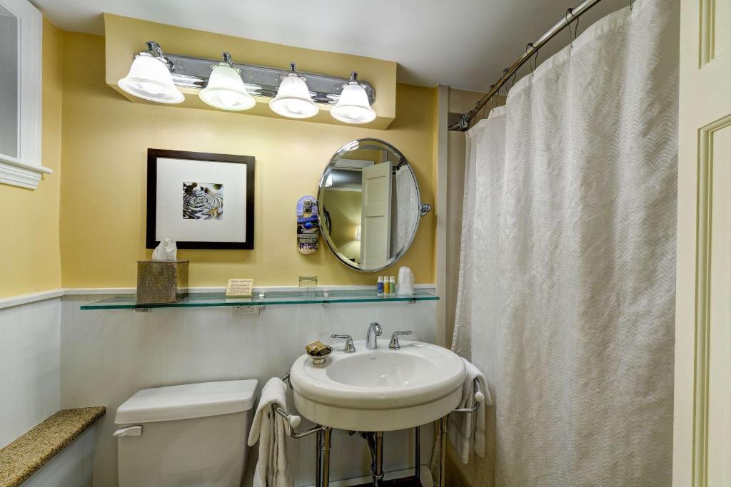 Port Inn and Suites Portsmouth Ascend Hotel Collection - image 7
