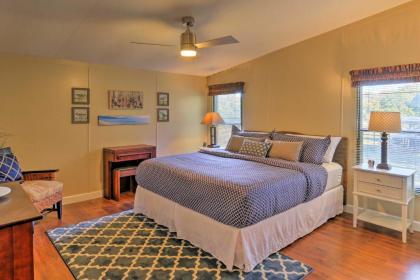 Charming Home with Deck and Yard - 1 Mi to Lake Texoma! - image 14