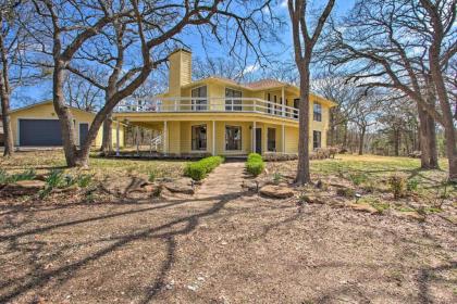 Spacious Texas Getaway Half Mi to Lake Texoma