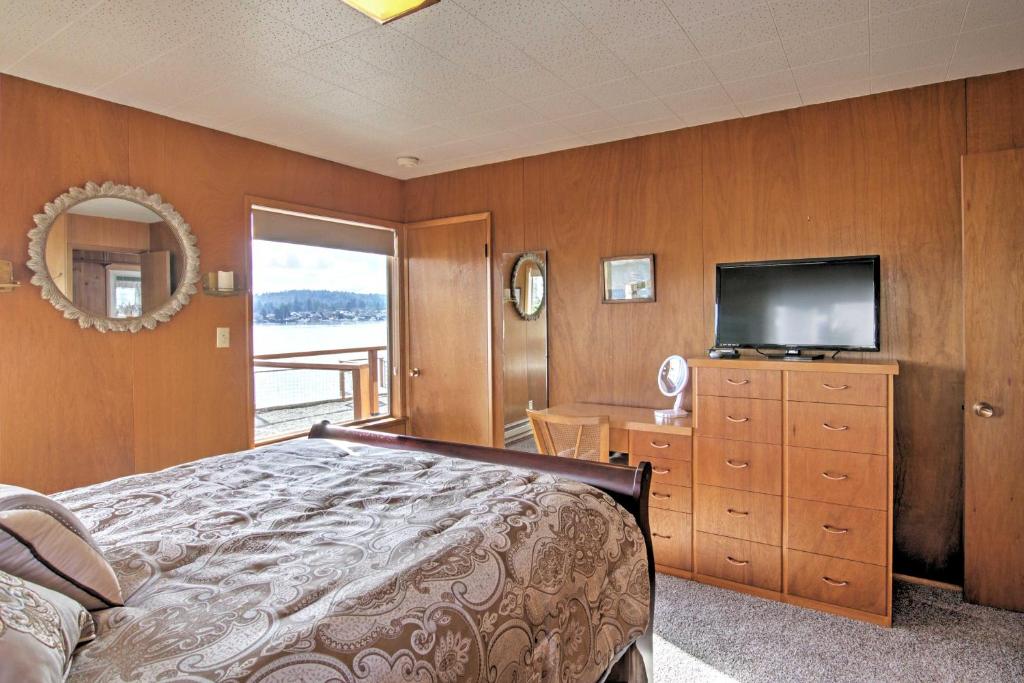 Gorgeous Poulsbo Waterfront Home on Liberty Bay! - image 6
