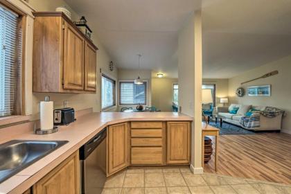 Cute Cottage with Deck Walk 115 Ft to Brewery and Cafe - image 2