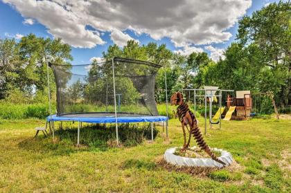 Yellowstone River Lodge with Kayaks Mtn Views! - image 13