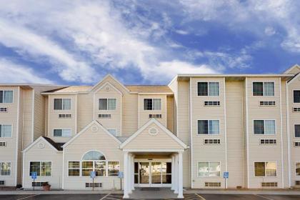Microtel Inn & Suites by Wyndham Prairie du Chien - image 11