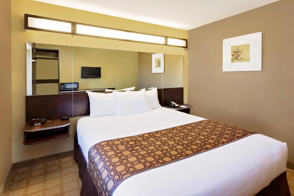 Microtel Inn & Suites by Wyndham Prairie du Chien - image 4