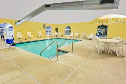 Microtel Inn & Suites by Wyndham Prairie du Chien - image 7