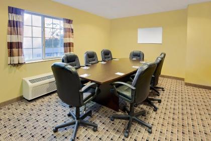 Microtel Inn & Suites by Wyndham Prairie du Chien - image 8