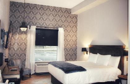 Waterfront Hotel - image 9