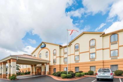 Days Inn  Suites by Wyndham Prattville montgomery