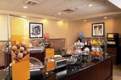 Hampton Inn & Suites Prescott Valley - image 10