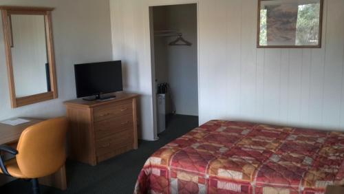 Heritage House Motel - image 3