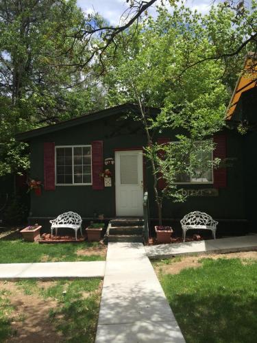 Apple Creek Cottages - main image