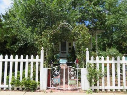 Virginia St. Dollhouse - image 4