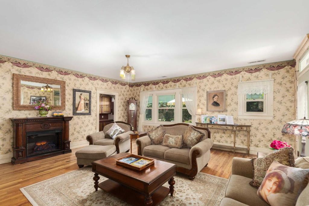 Historic Prescott Home with Yard Walk Downtown! - image 2