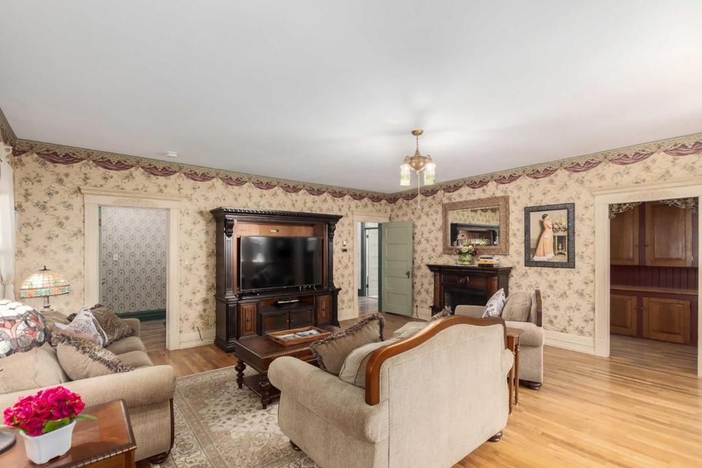 Historic Prescott Home with Yard Walk Downtown! - image 4