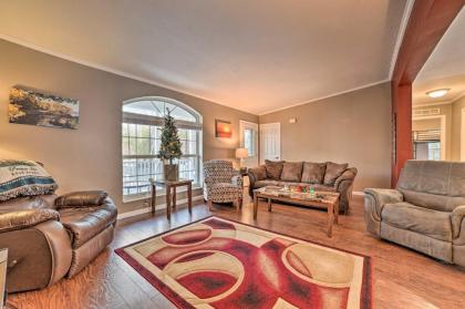 Presque Isle Harbor Home with Gas Grill and Bikes! - image 13