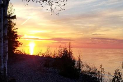 Presque Isle Harbor Home with Gas Grill and Bikes! - image 2