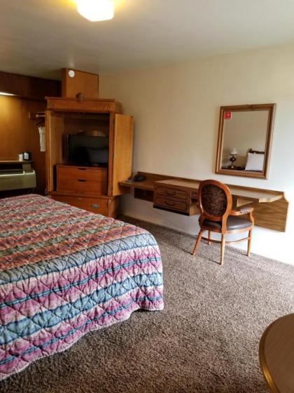 Plaza Motel - image 5