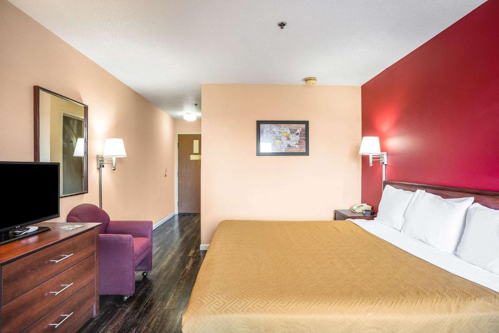 Econo Lodge Princeton - image 3