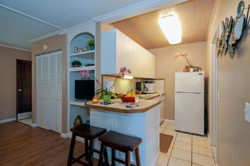 Sandpiper 120B-as seen on HGTV's Hawaii Life! Affordable with pool hot tub BBQ - image 4