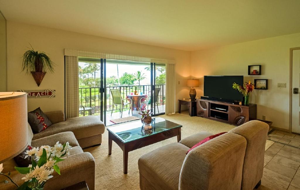 Alii Kai 8H-top floor corner ocean view pool hot tub BBQ free parking - image 3