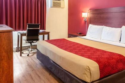 Econo Lodge Prineville - image 10