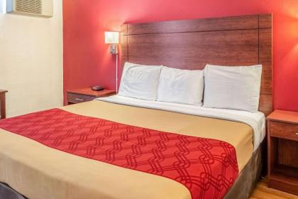 Econo Lodge Prineville - image 12