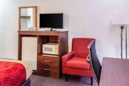 Econo Lodge Prineville - image 13
