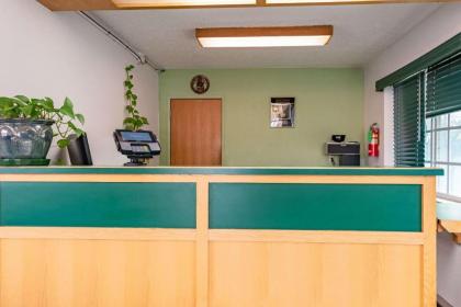 Econo Lodge Prineville - image 3