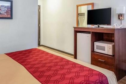 Econo Lodge Prineville - image 6