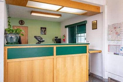 Econo Lodge Prineville - image 9