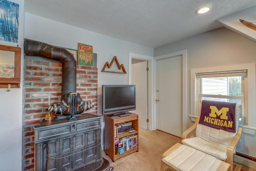 Depot Street Condo - image 2