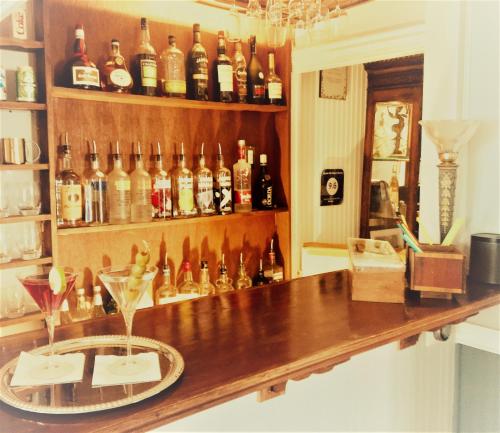 Queen Vic Guest House - image 2